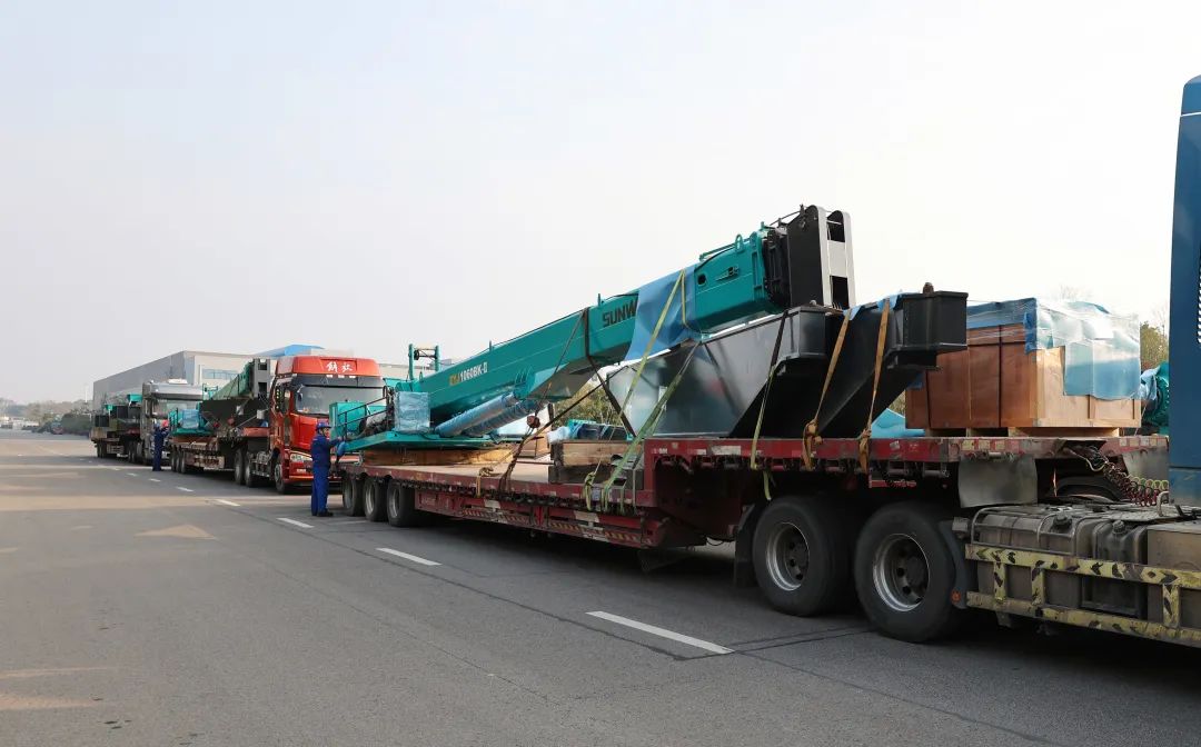 喜迎龙仰面！yp街机智能大吨位PDP工法引孔式静力压桩机出征哥伦比亚