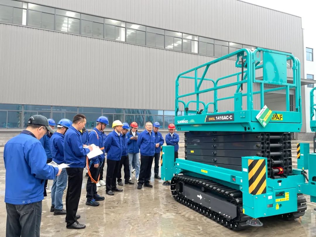 出厂即“出道”！yp街机智能首款履带剪叉式高空作业平台批量上市