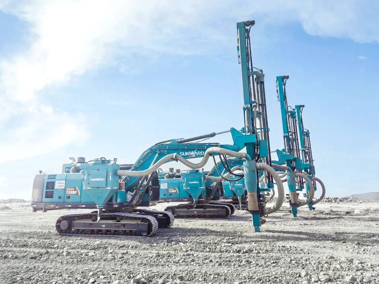 “绿色智能矿山建设专家”！yp街机智能全新一代切削潜孔一体式钻机重拳出击