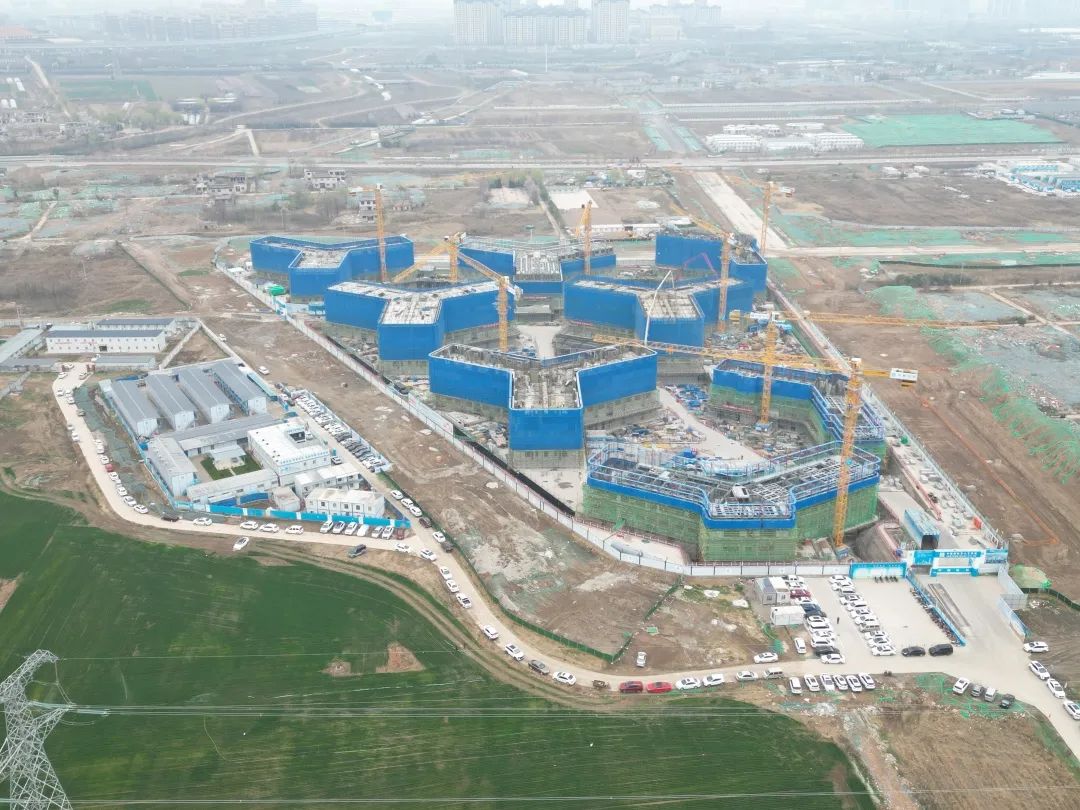 郁勃西北！yp街机江麓修建起重机械助建西安都会经济圈