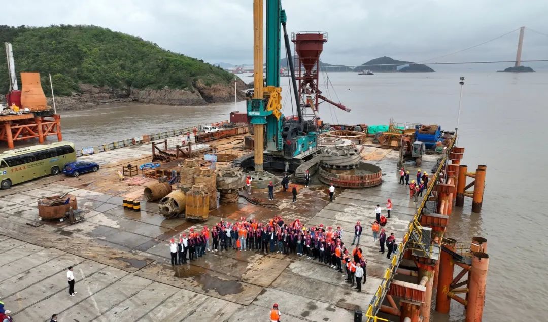 超等装备助建超等工程！yp街机智能超等旋挖钻机SWDM1280推介会乐成举行