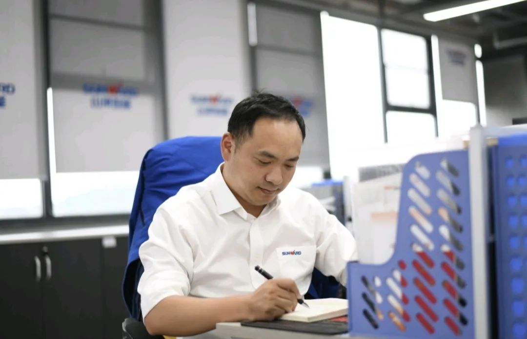 长沙市召开庆祝“五一”国际劳动节大会，，，，，yp街机智能1小我私家1整体获表扬！