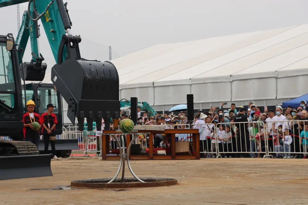 精品出击、互动一直！yp街机智能F系列挖掘机闪灼长沙展