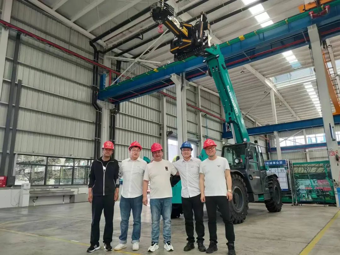 独家定制！yp街机智能油缸替换机械人顺遂下线