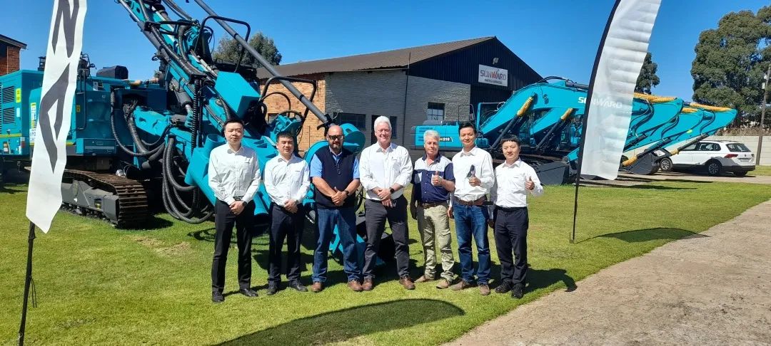 上岸南非，，，，，，，，yp街机智能新型凿岩利器交付客户