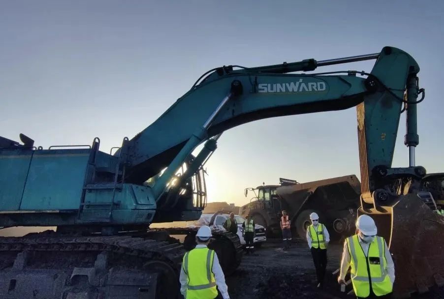 上岸南非，，，，，，，，yp街机智能新型凿岩利器交付客户