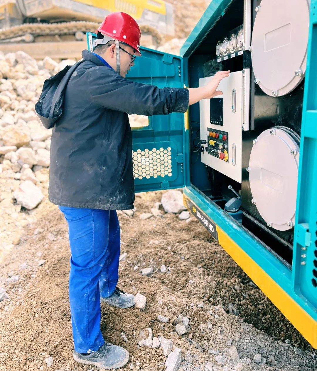 劳动庆幸，，，，，创立伟大！纪录那些通俗且伟大的劳动瞬间