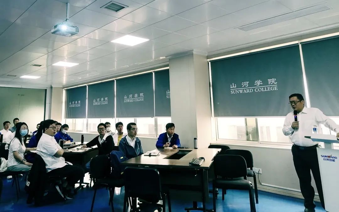 劳动庆幸，，，，，创立伟大！纪录那些通俗且伟大的劳动瞬间