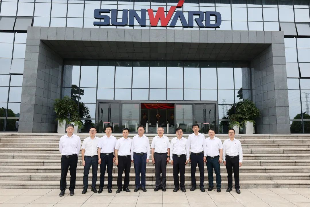 中国联通集团副总司理梁宝俊到访yp街机智能