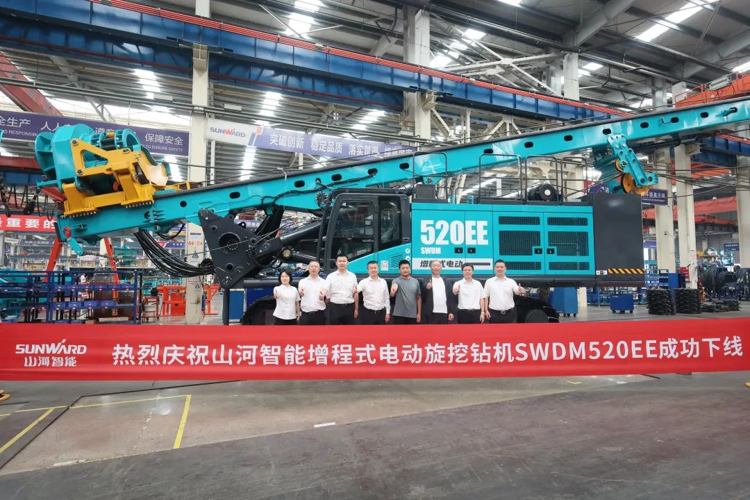 助力“双碳”、绿动未来！yp街机智能增程式电动旋挖钻机、液压混淆动力旋挖钻机齐交付