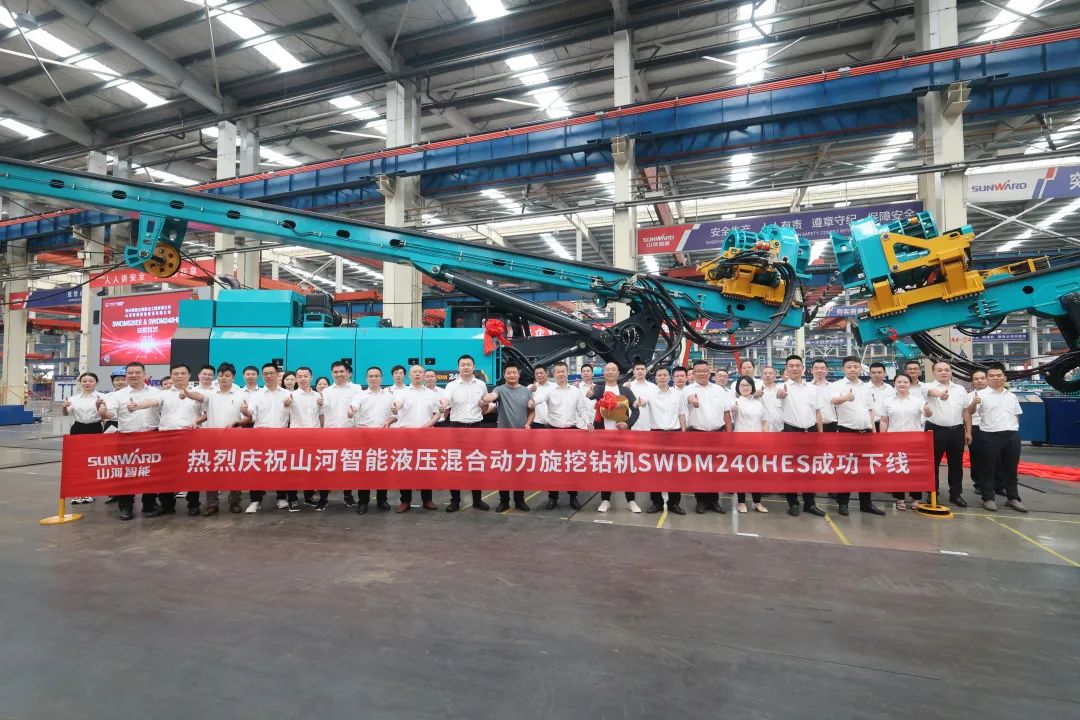 助力“双碳”、绿动未来！yp街机智能增程式电动旋挖钻机、液压混淆动力旋挖钻机齐交付