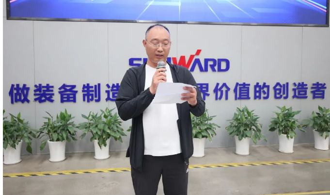 助力“双碳”、绿动未来！yp街机智能增程式电动旋挖钻机、液压混淆动力旋挖钻机齐交付