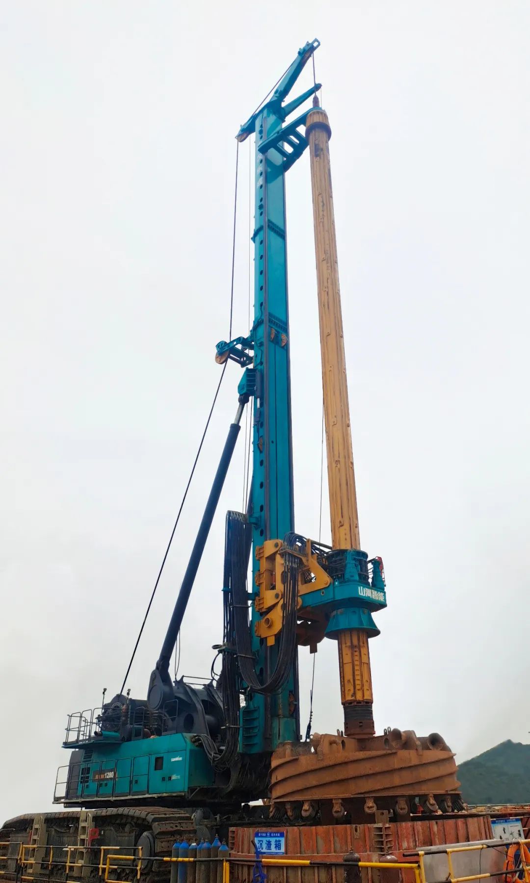 新战绩+1！yp街机智能超等旋挖钻机创6.3米直径钻孔新纪录