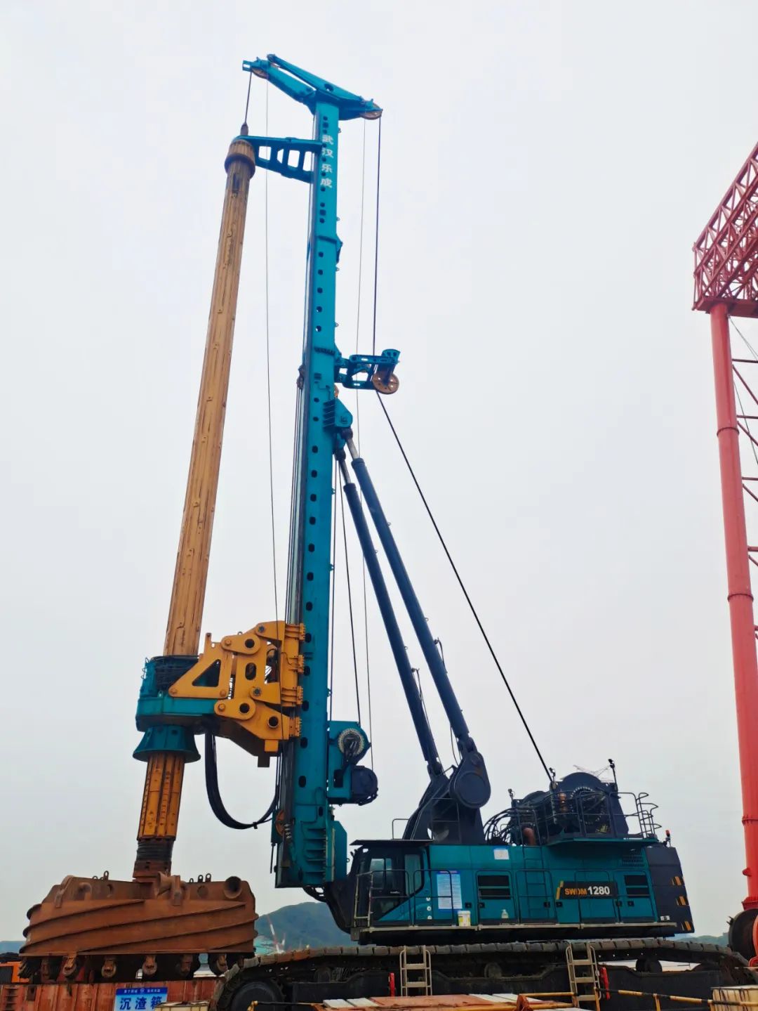 新战绩+1！yp街机智能超等旋挖钻机创6.3米直径钻孔新纪录