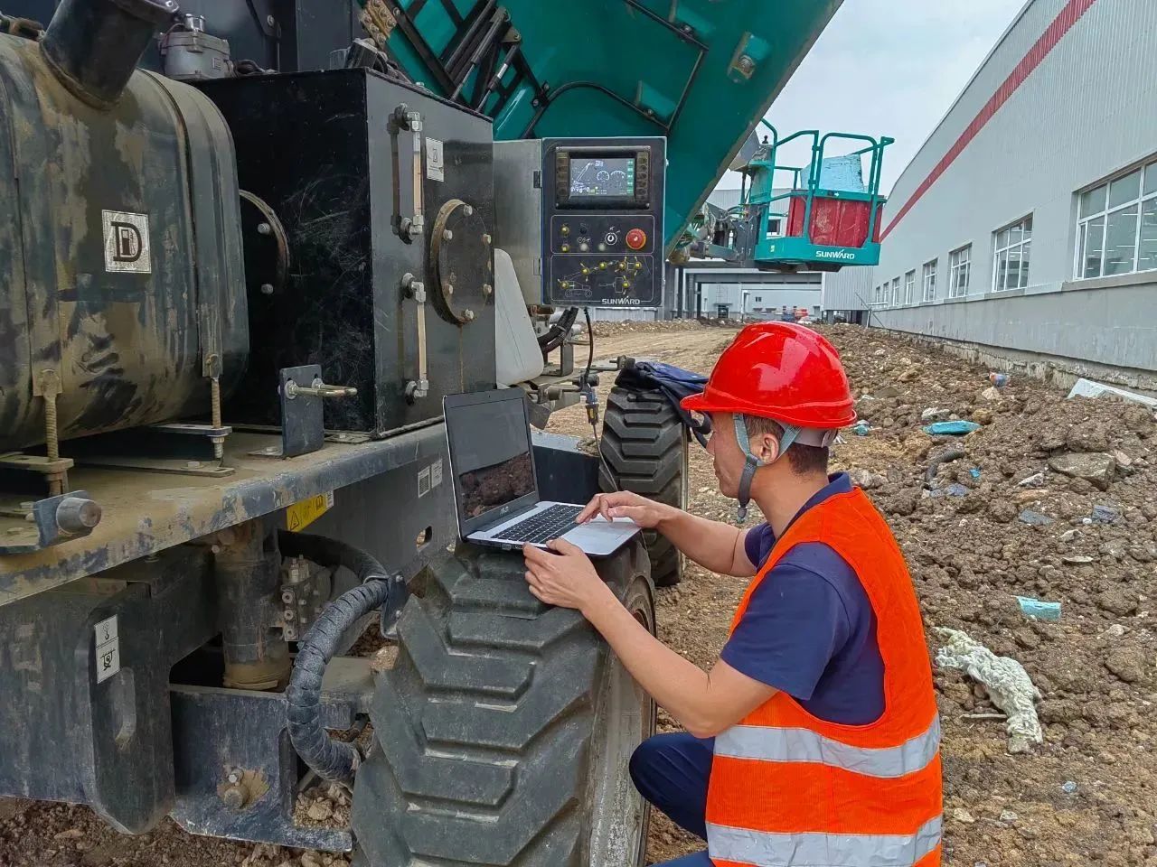 谛听客户心声！yp街机智能高空机械“效劳万里行”走进东北