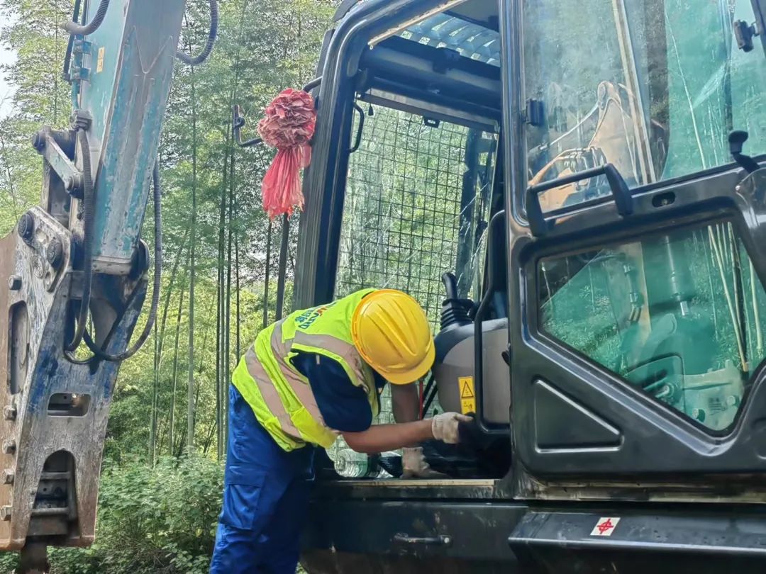 品质yp街机，，，，，，，专心折务！yp街机智能挖掘机2023年效劳万里行正式出征