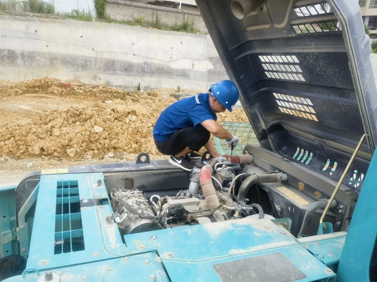 步履一直，，，，，，，效劳不止！yp街机智能挖掘机效劳万里行火热举行中