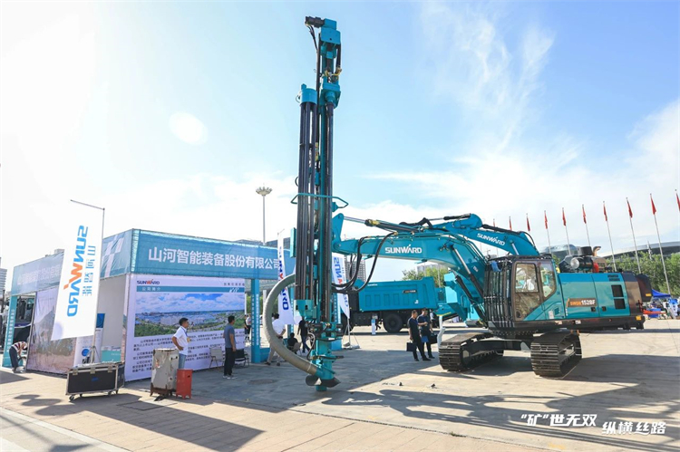 “矿”世无双，，，，，纵横丝路！yp街机智能亮相第十三届新疆国际矿业与装备展览会