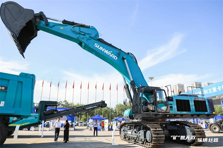 “矿”世无双，，，，，纵横丝路！yp街机智能亮相第十三届新疆国际矿业与装备展览会