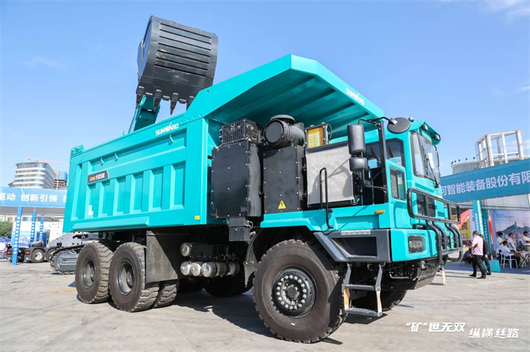 “矿”世无双，，，，，纵横丝路！yp街机智能亮相第十三届新疆国际矿业与装备展览会