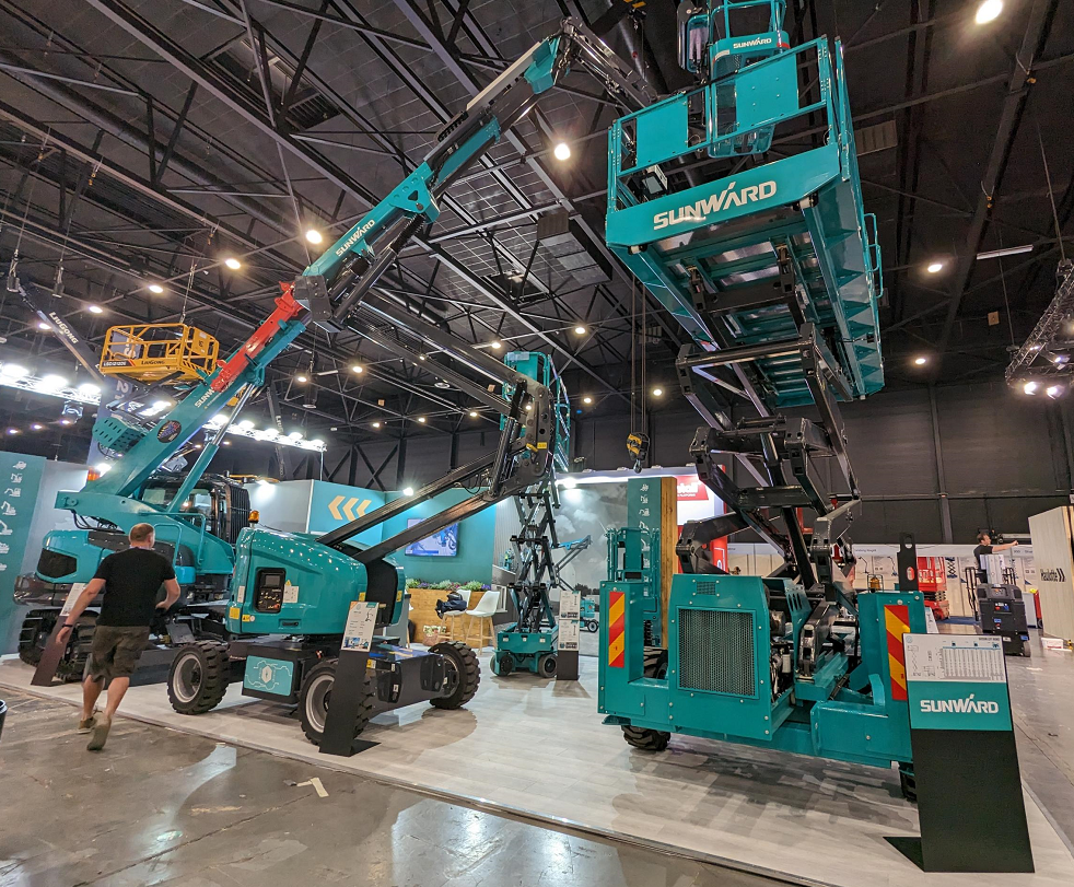 外洋销售同比增添超200%！yp街机智能高空机械阔步“出海”