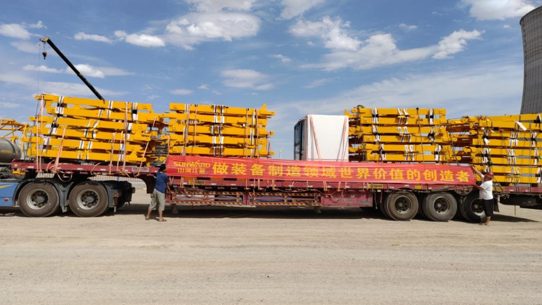 大漠沙漠展雄姿！yp街机江麓塔机助力常乐电厂项目