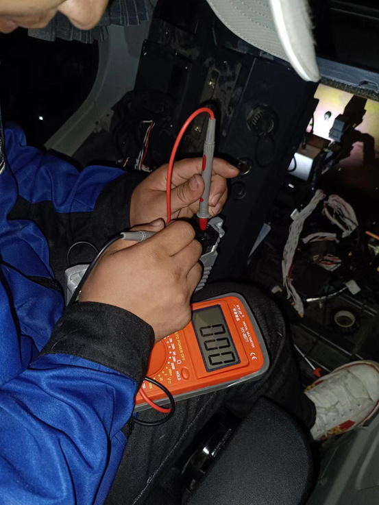 一线“热”闻 | 专业售后，，，专心折务！yp街机智能挖掘机效劳万里行一直在路上