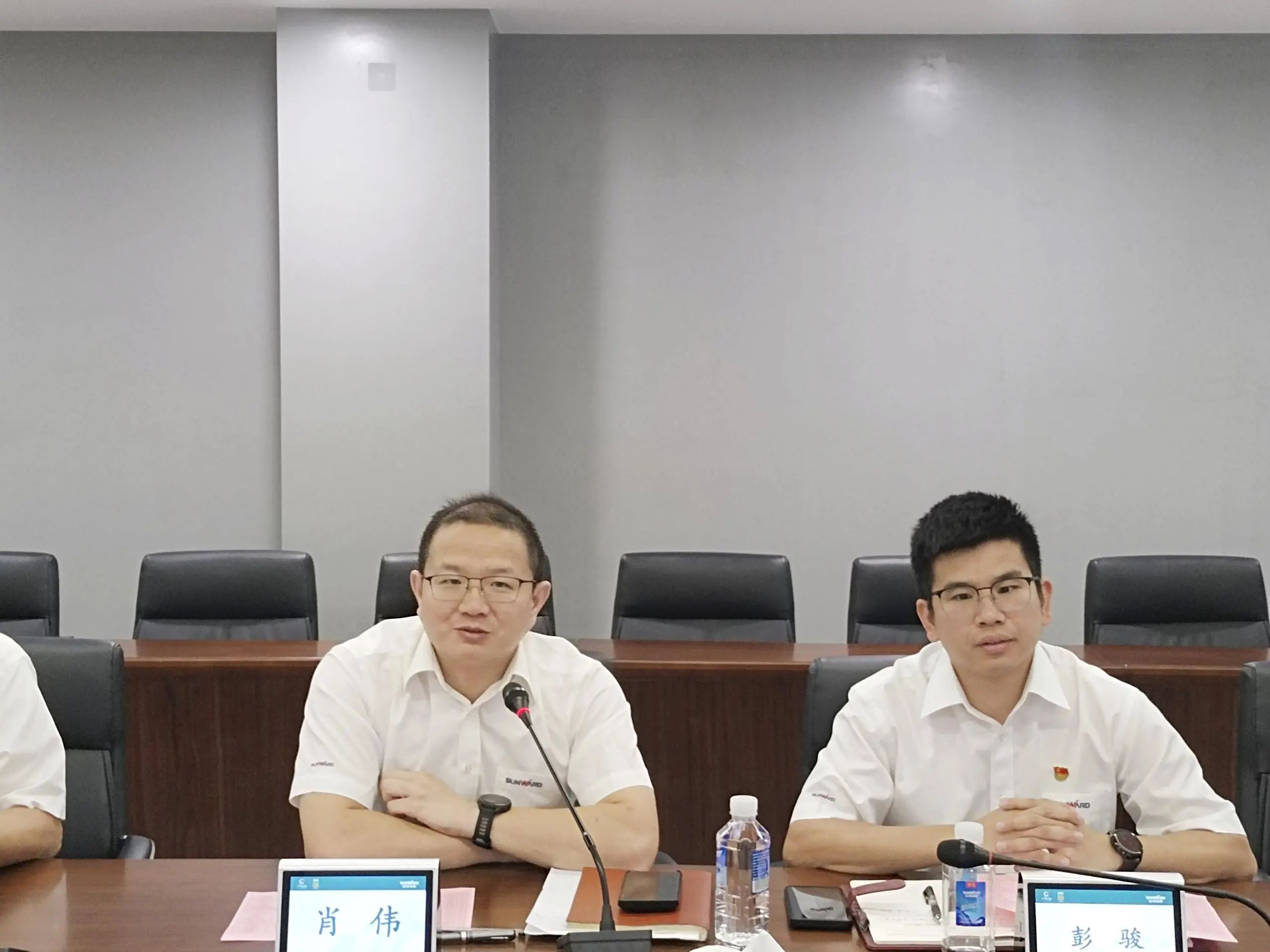 泛论心声，，，，，，，，共话未来！这场应届结业生员工座谈会，，，，，，，，很暖，，，，，，，，很知心！