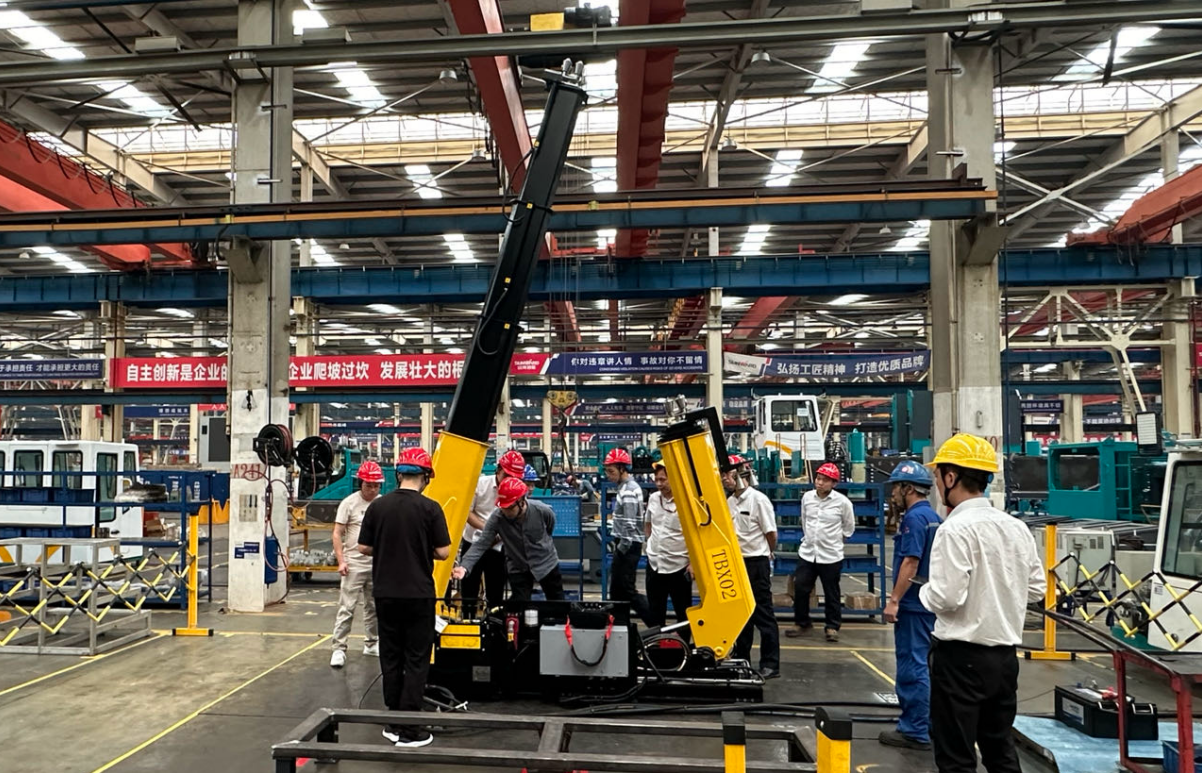 yp街机智能首套抬拨线作业装置通过国家铁路系统准入判断