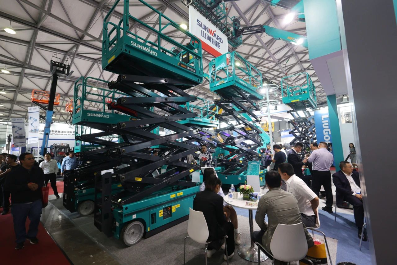 精品出击，，，，，闪灼魔都！yp街机智能全系列高空机械亮相2023亚洲国际高空展