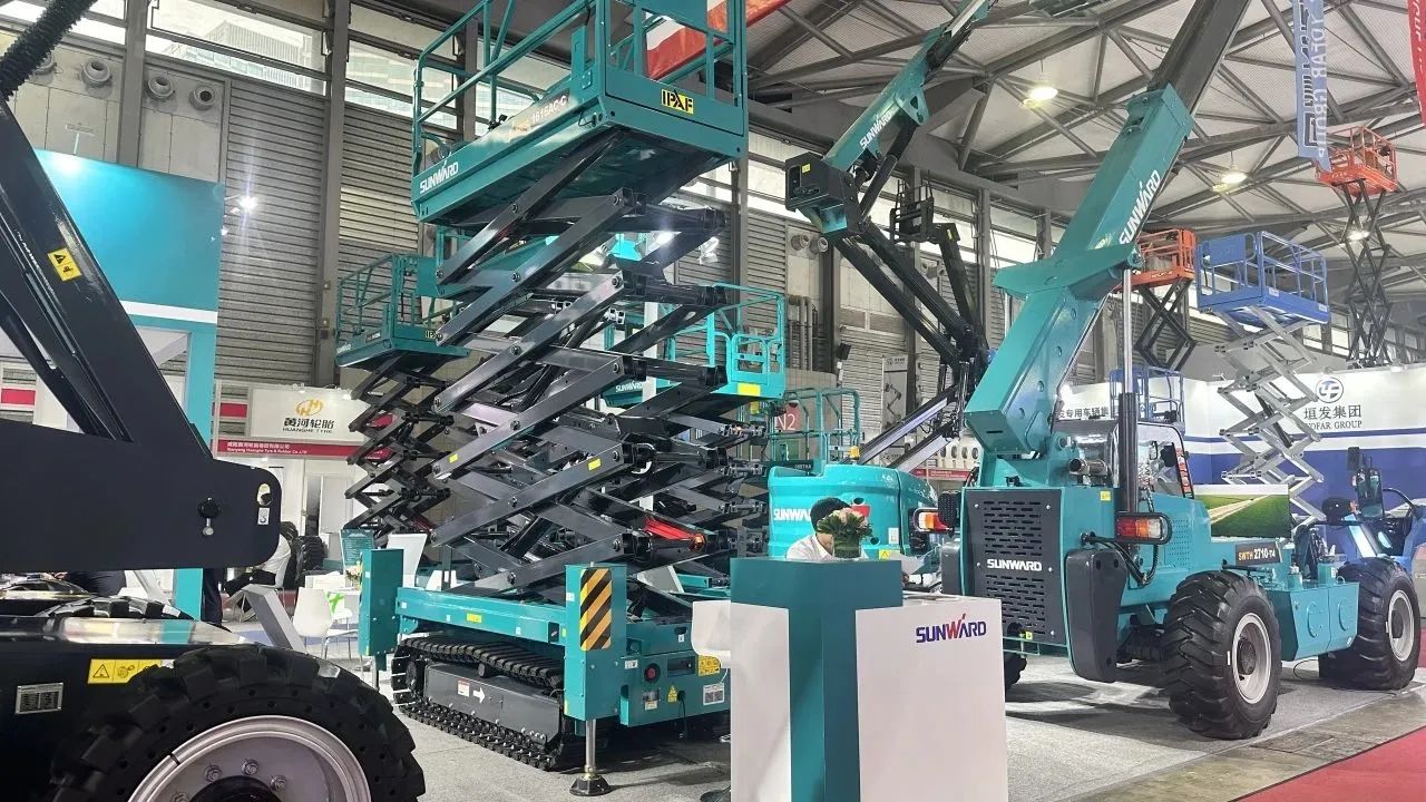 精品出击，，，，，闪灼魔都！yp街机智能全系列高空机械亮相2023亚洲国际高空展