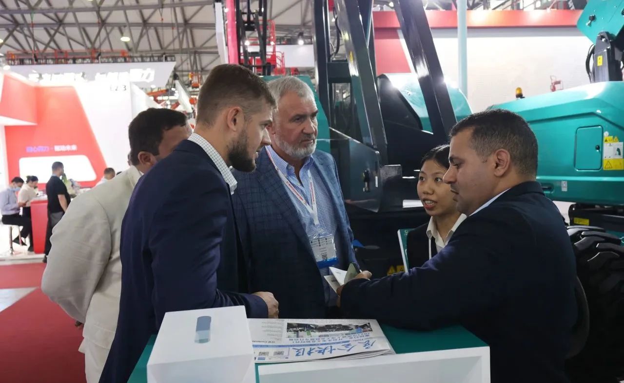 精品出击，，，，，闪灼魔都！yp街机智能全系列高空机械亮相2023亚洲国际高空展