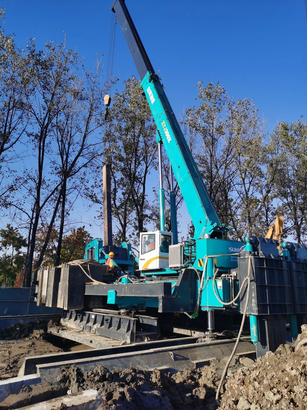 “yp街机绿”闪灼西子湖畔！yp街机智能ZYJ300X斜桩压桩机强势来袭