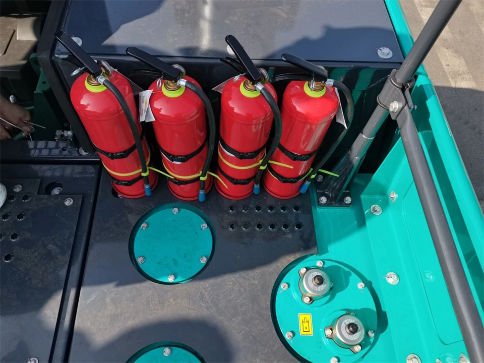 定制开发、功效更强！yp街机智能SWE750ELR加长臂液压挖掘机下线交付