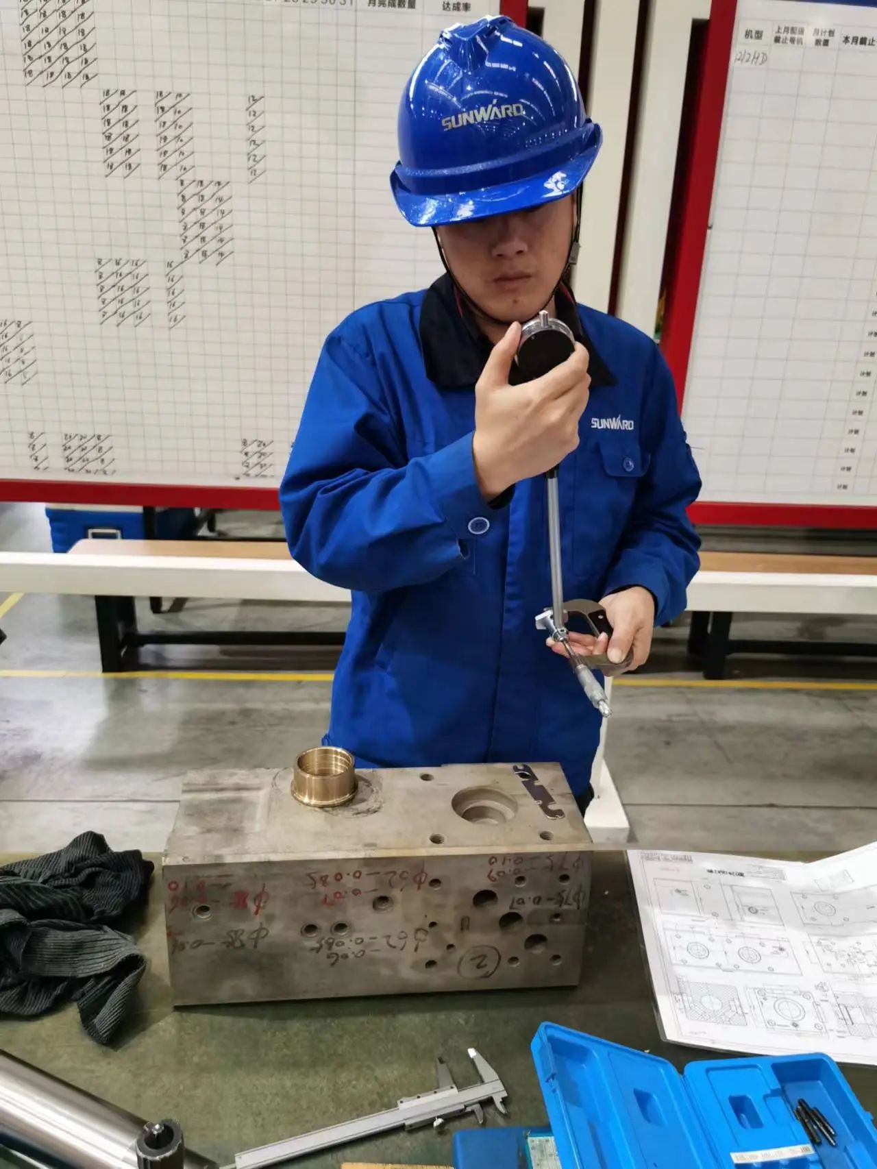 看yp街机工匠们怎样用一双巧手“拿捏”事情、创立“事业”