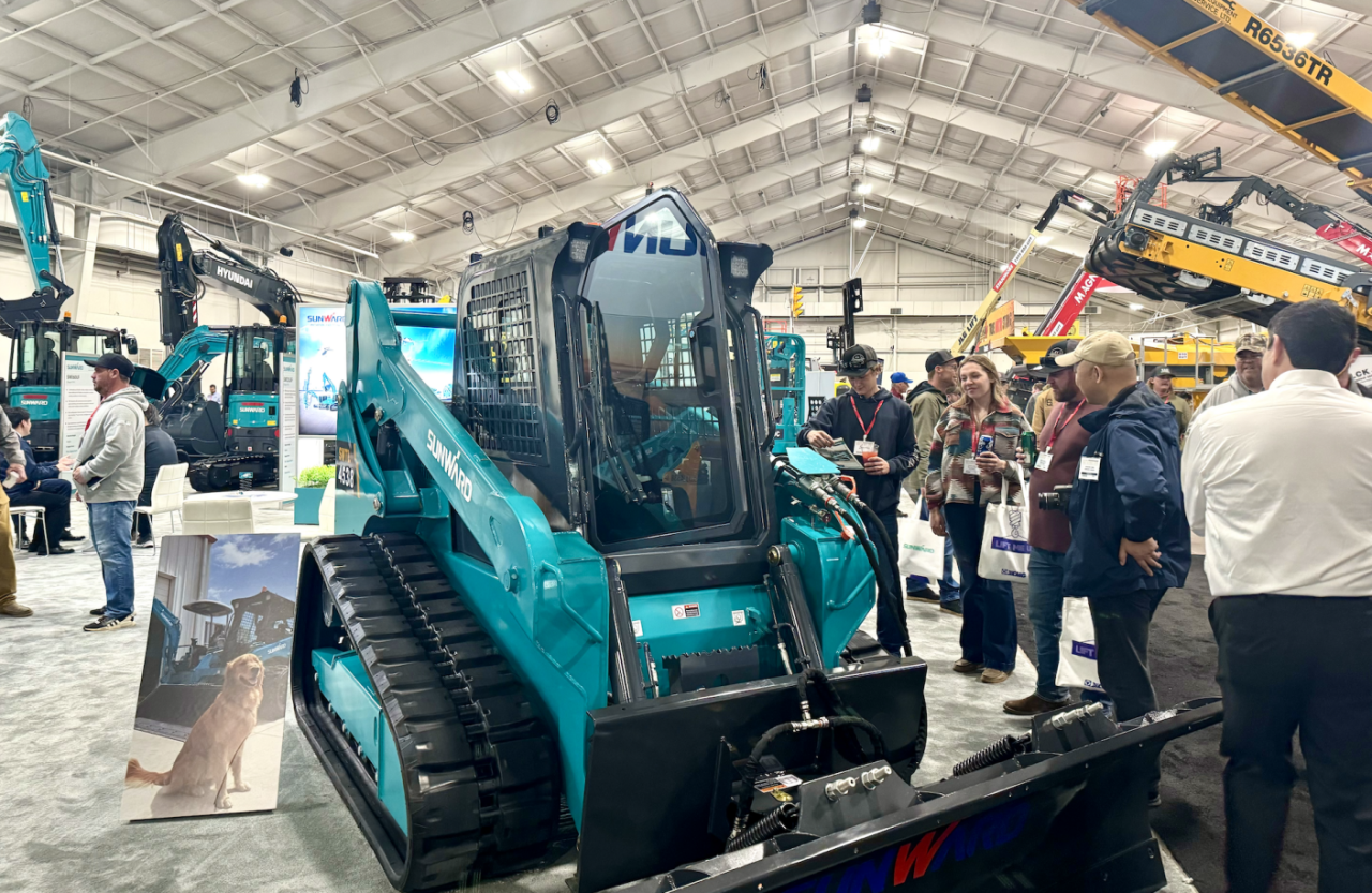 yp街机智能亮相加拿大最大重型装备展