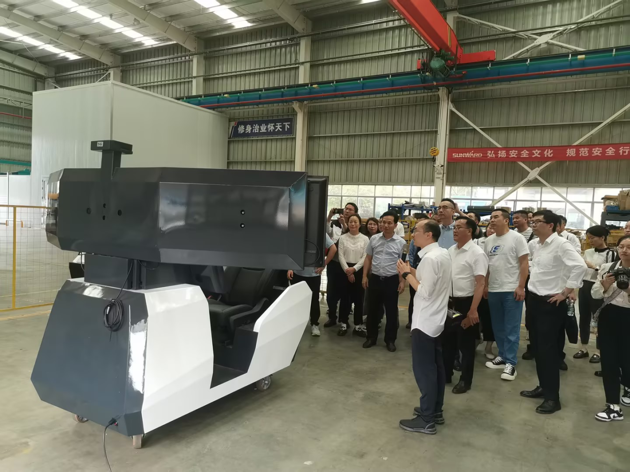 湘潭市工信局带队莅临yp街机智能开展智能制造现场观摩交流活动