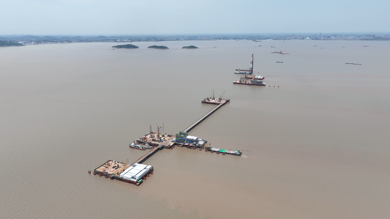 先导式立异，，，，，，，再推电动新品！yp街机智能SWDM520EE增程式旋挖钻机推介会乐成举行