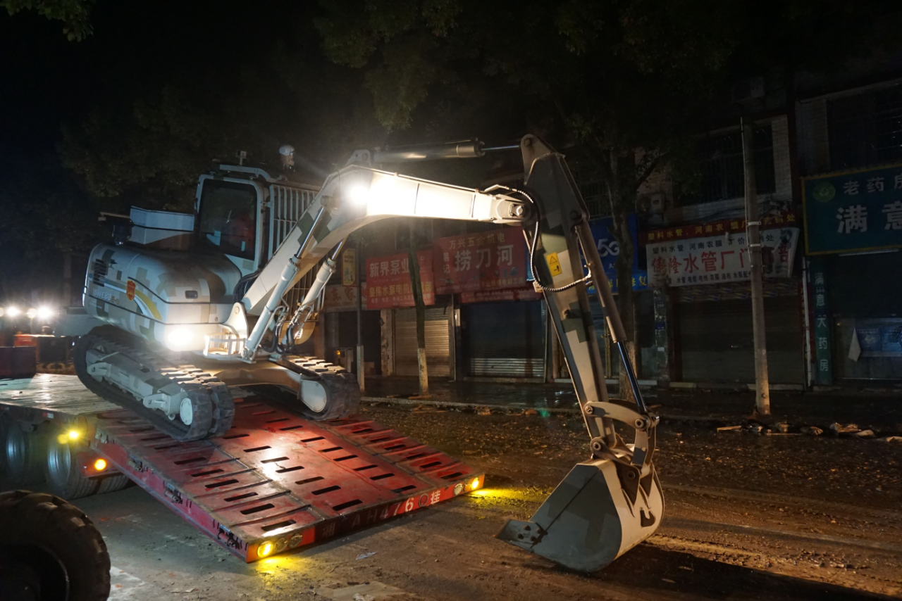 驰援湖南平江抗洪抢险，，，，，，，共克时艰显继续