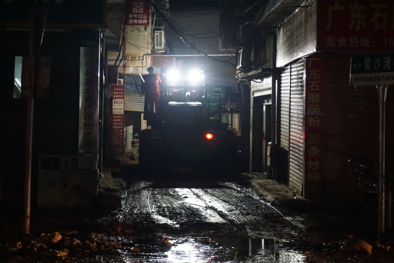 驰援湖南平江抗洪抢险，，，，，，，共克时艰显继续