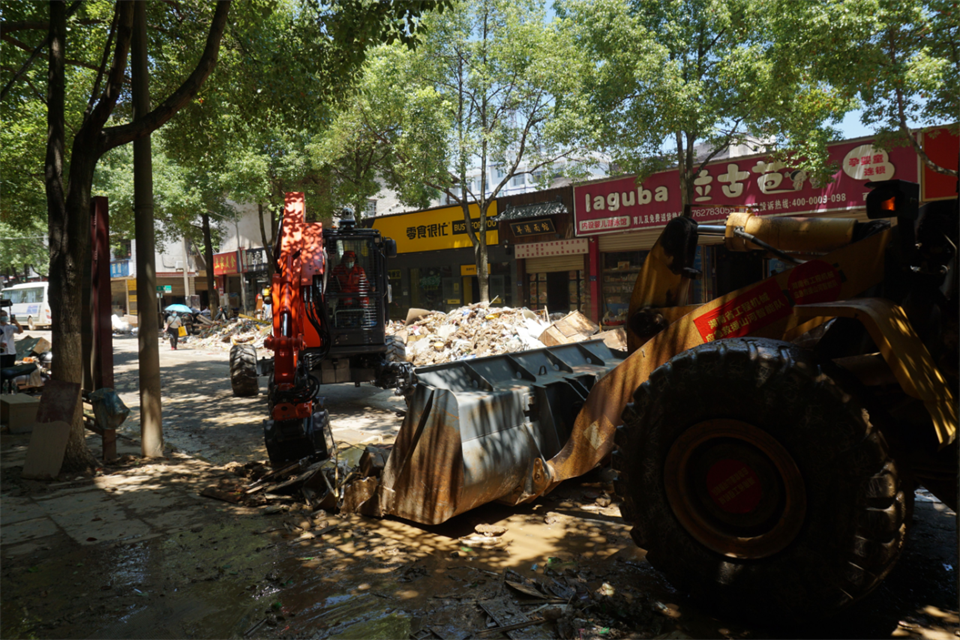 驰援湖南平江抗洪抢险，，，，，，，共克时艰显继续