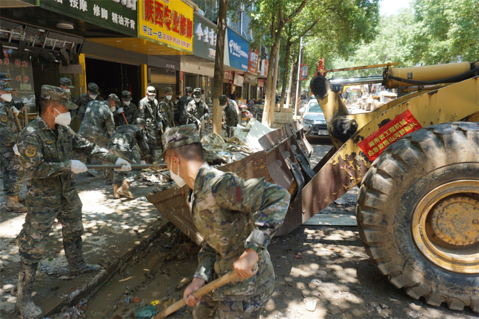 驰援湖南平江抗洪抢险，，，，，，，共克时艰显继续