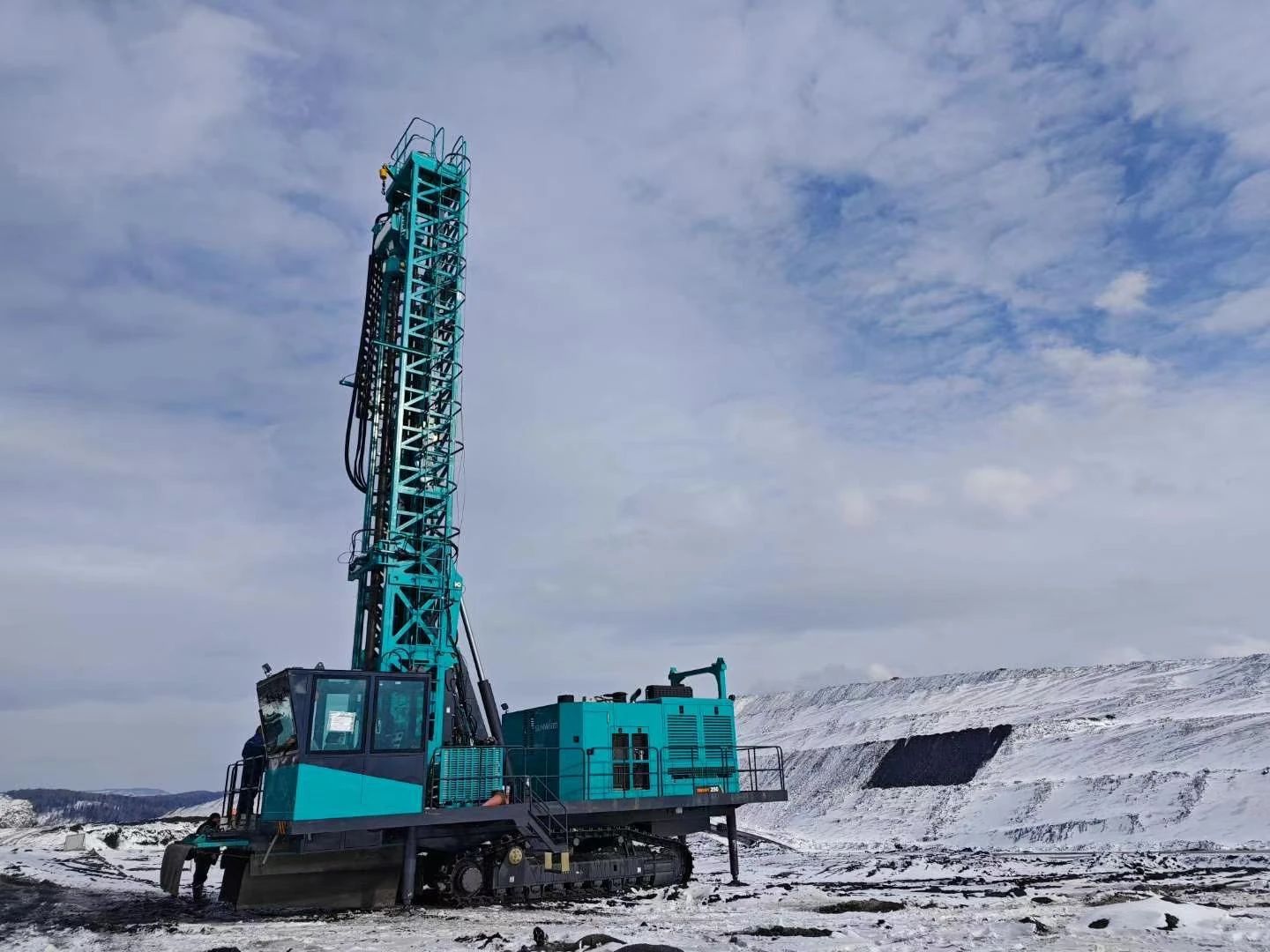 月钻进42888米，，，，，，，yp街机智能牙轮钻机施工效率再立异高