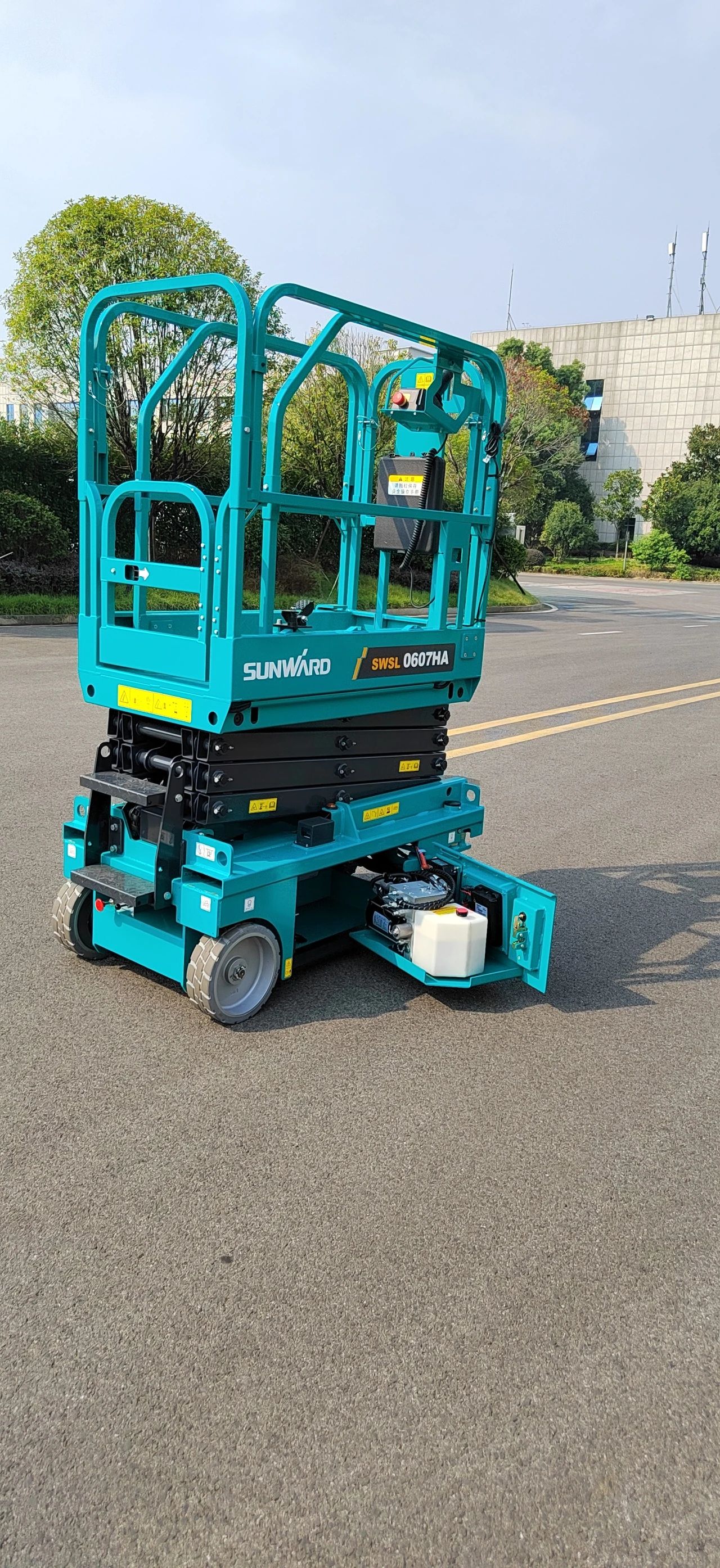 向“新”而行！yp街机智能又一款电动液驱剪叉式高空作业平台宣布