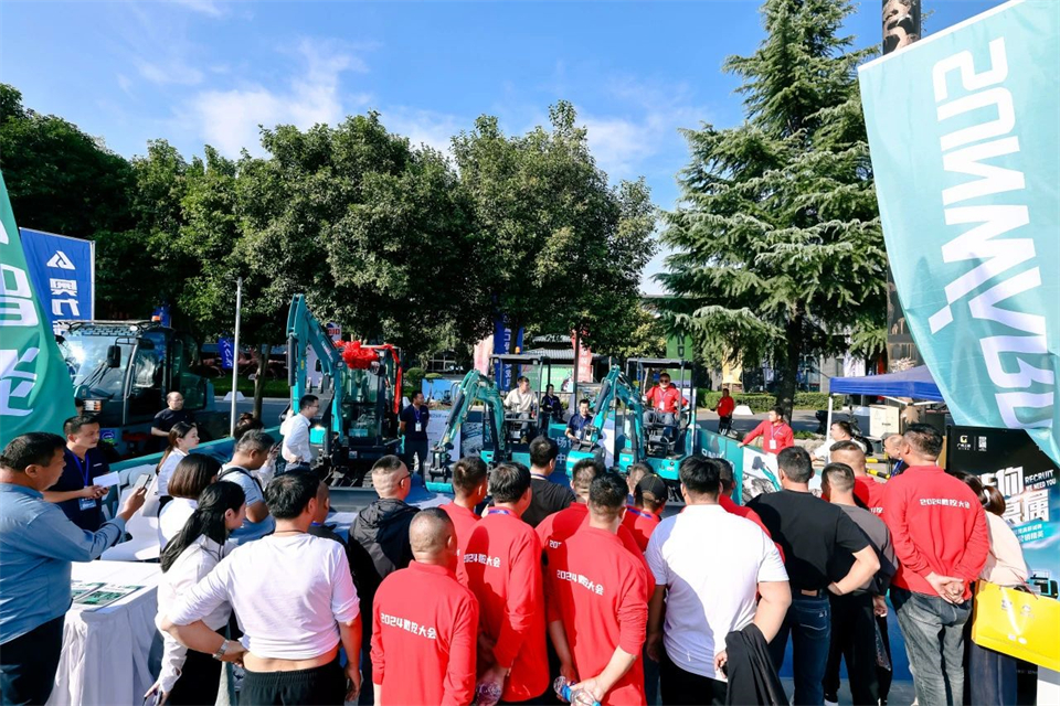 展现“掘”对实力！yp街机智能亮相2024微挖大会暨小型装备大会