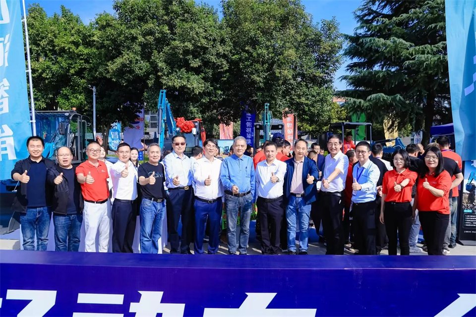 展现“掘”对实力！yp街机智能亮相2024微挖大会暨小型装备大会