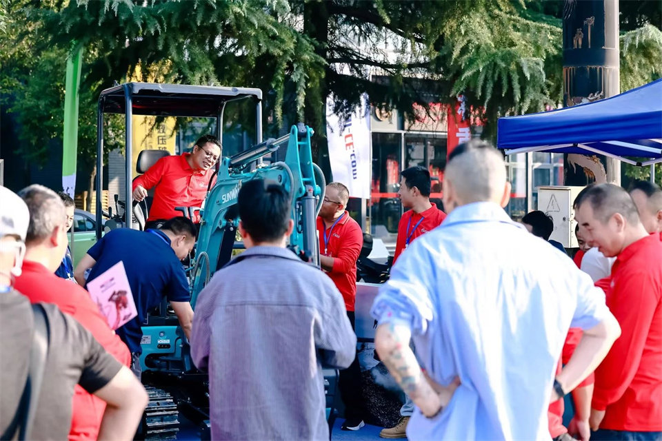 展现“掘”对实力！yp街机智能亮相2024微挖大会暨小型装备大会