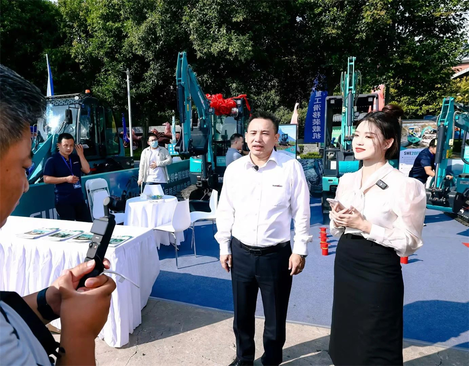 展现“掘”对实力！yp街机智能亮相2024微挖大会暨小型装备大会