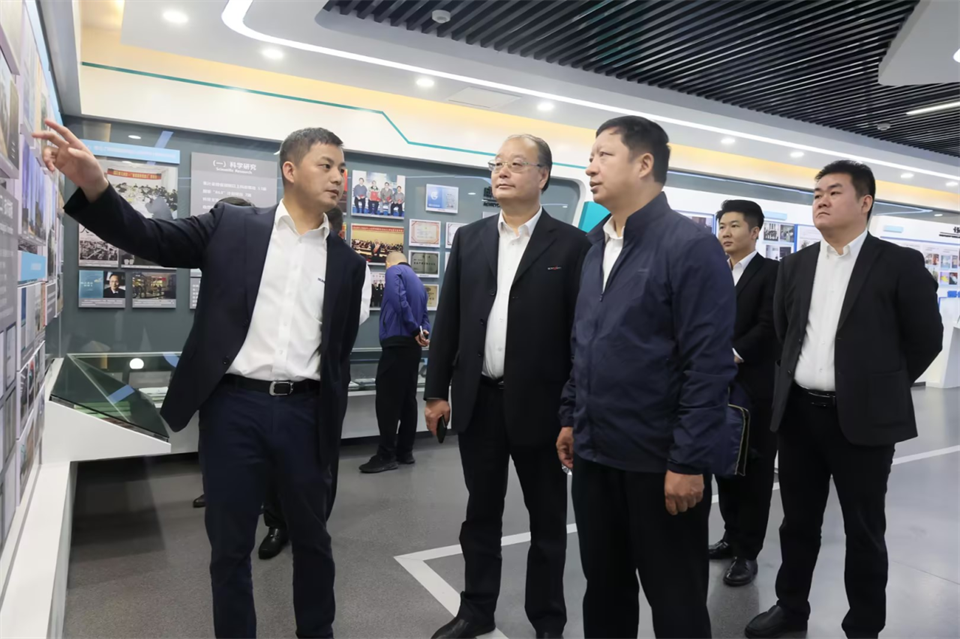 同船出海，，，，，，共赢未来！中铁九局副总司理刘峻峰一行到访yp街机智能