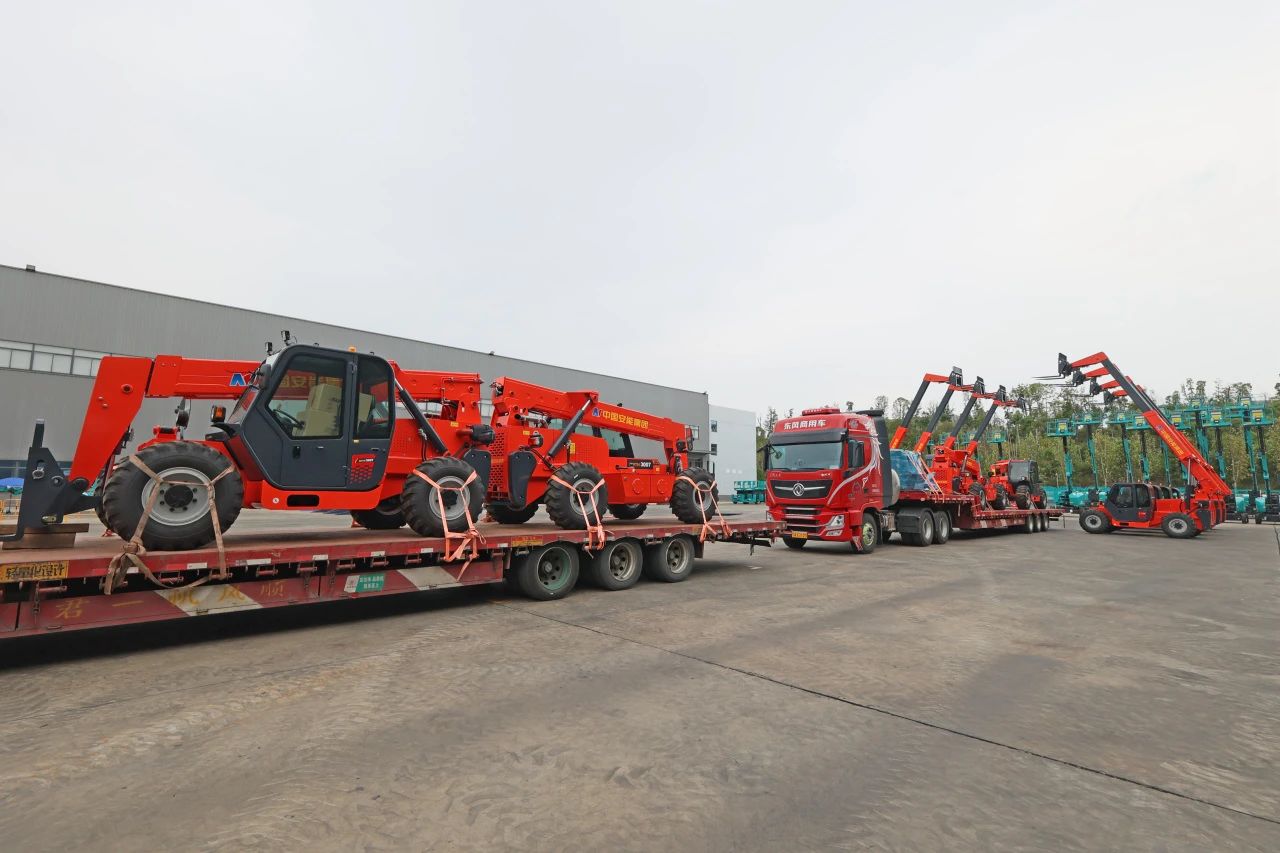 应运而生，，，，，“急”速响应！yp街机智能伸缩臂叉装车进军应抢救援领域